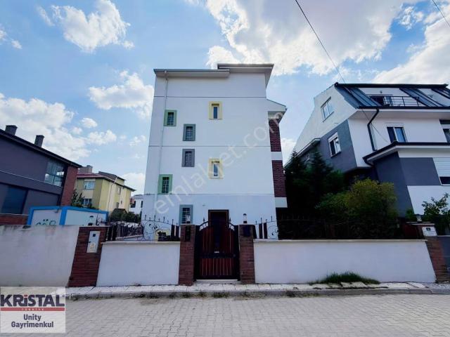 Kr Unity Şehir Merkezinde Kiralık Müstakil Tripleks Villa