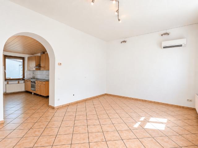 KR CITY: 3 ZIMMERWOHNUNG IN STILVOLLEM ALTBAU +ERDGESCHOSS MIT EIGENEM KELLERZUGANG & PARTYKELLER