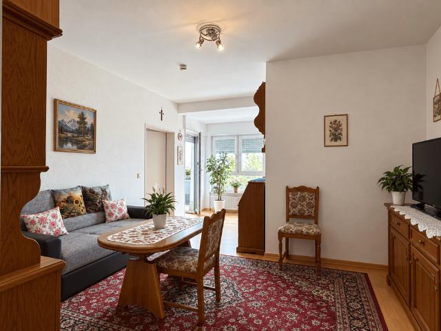 KR HÜLS FÜR SENIOREN HELLE WOHNUNG MIT EINBAUKÜCHE & BALKON +AUFZUG +GARTENMITBENUTZUNG