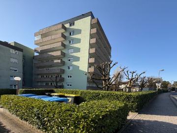 Kronberg: Große 4 Zimmer Eigentumswohnung in Feldrandlage