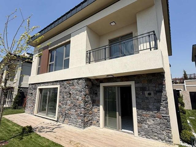 KRONOS'DAN LOTUS MANZARA GÜZELCE'DE 6+2 SATILIK VİLLA