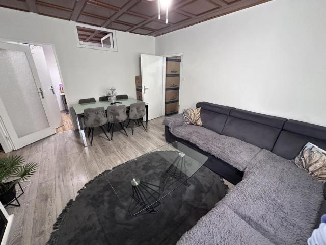 2,5 Zimmer Wohnung mit ca. 65 m2 ab November nahe U3 Enkplatz!