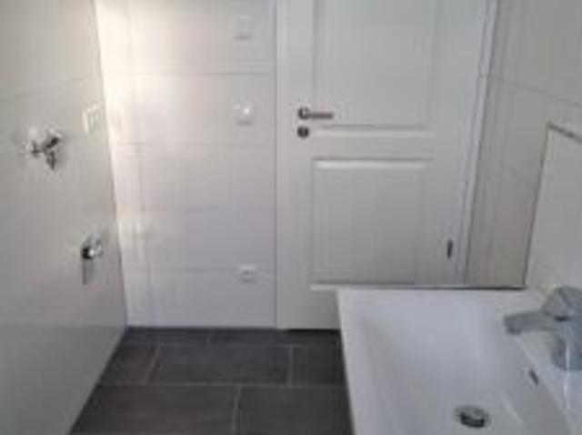 Krausenstr. 1a, Wohnung 13 ~~~ Dachterrasse, Balkon, Fußbodenheizung, Parkett, Bad mit Wanne und Dusche, Stellplatz anmietbar, Abstellraum im Treppenhaus