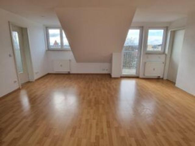 Krausenstr. 20, Wohnung 10 ~~~ Dachgeschoss, Loggia, Tageslichtbad mit Eckbadewanne und Dusche, Keller
