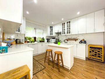 Przestronny dom 195 m² w Krawcach – elegancja i spokój