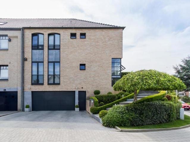 KRAAINEM 4 bed/1 bath/3 bath garden, parking