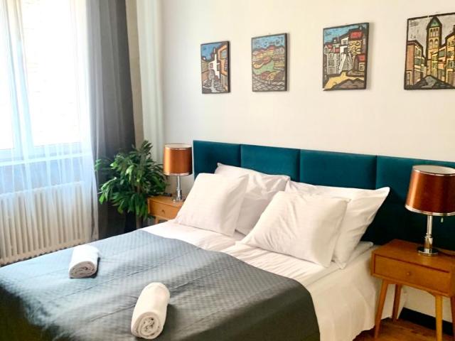 Krakow, Florianska street, modern flat, bedroom 1, 2400 PLN + electricity only