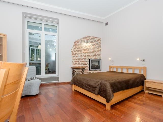Sprzedam przestronne 33 m² z klimatyzacją i piwnicą na Starym Mieście
