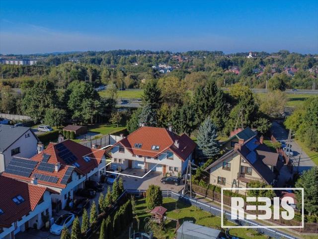 Wykończony dom bliźniak na kameralnym osiedlu w Krakowie