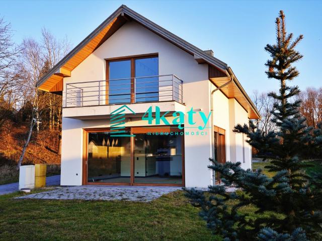 Nowoczesny dom 195 m2 z pełnym wyposażeniem i klimatyzacją