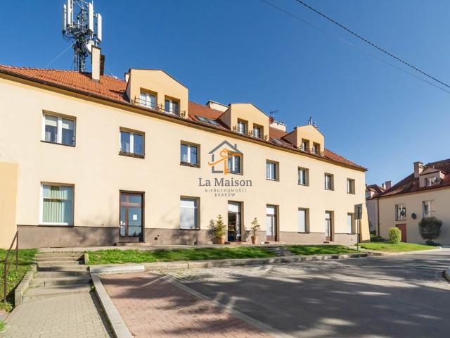 Wynajmę przestronny lokal 240 m² z dużymi witrynami