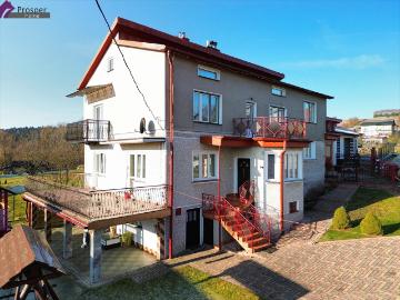 Przestronny dom 300 m² z garażami i działką 16,66 ara