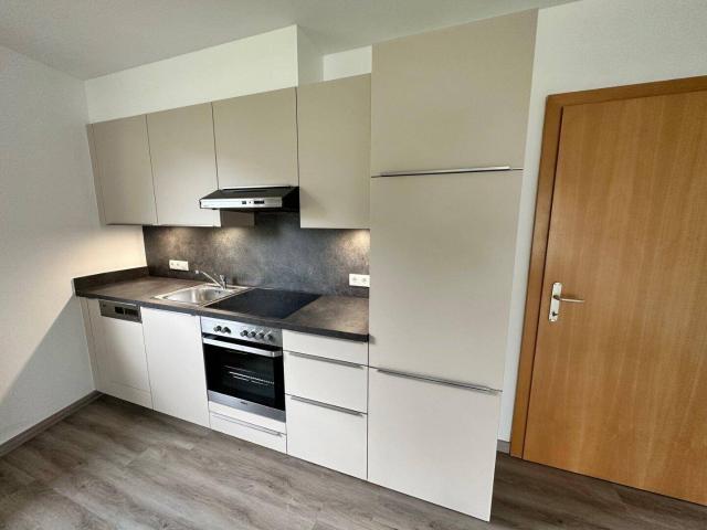 Kramsach: 2 Zi. Mietwohnung ab sofort, 55 m², Balkon, Tiefgaragenplatz, Einbauküche, 1.090 € Gesamtmiete