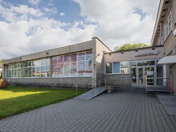 Lokal z biurem i mieszkaniami, 1362 m2, parking, Krasnystaw