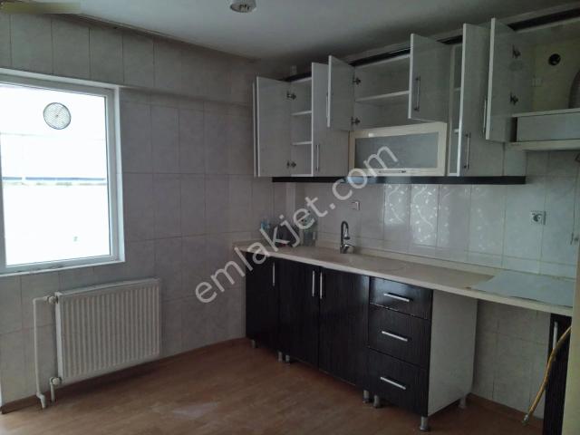 Krc'den Merkezi Konumda 4.kolorduya Yakn Katta Kiralık 3+1 Daire