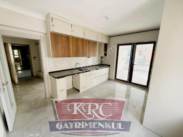 Krc'den Tuzluçayır Mahallesinde Giyinme Odalı Sıfır 3+1 Satılık