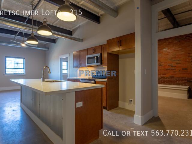Kretschmer Lofts, 3 beds, 2 full baths