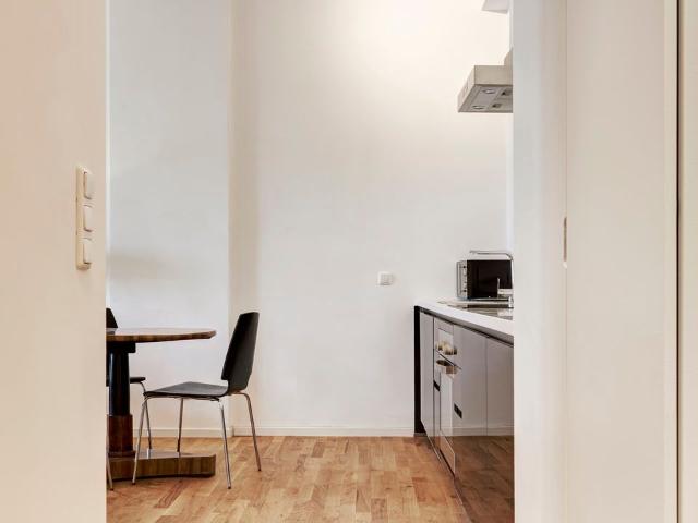 Kreuzberg old building flat, Berlin Amsterdam Apartments for Rent