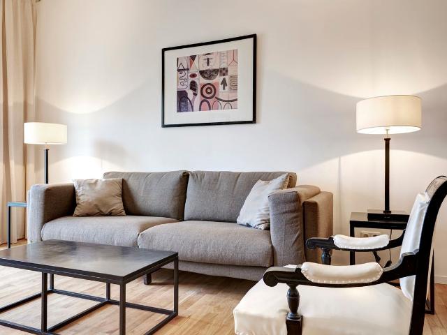 Kreuzberg old building flat, Berlin Amsterdam Apartments for Rent