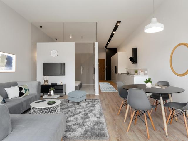 Kreuzkölln: Helle 1/2 Zimmer Wohnung mit Balkon in Wassernähe beim Maybachufer