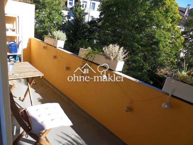 Kreuzviertel! Schöne 3,5 Zimmer Altbauwohung mit SÜD WESTBALKON