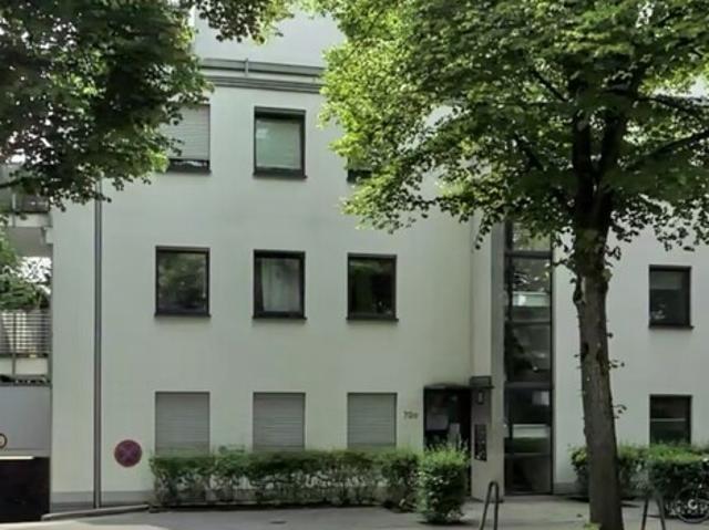 Kreuzviertel: Zwei Zimmer, viel Licht und eine Dachterrasse!