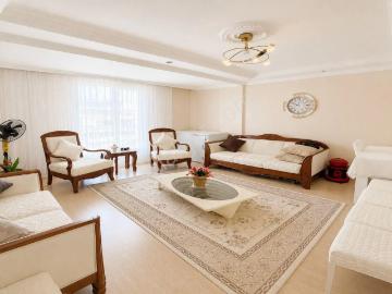 Kredi Uygun 2+1 Daire Arakat Ana Cadde 3 Dk Merkezi Konumda Aile Apartmanı
