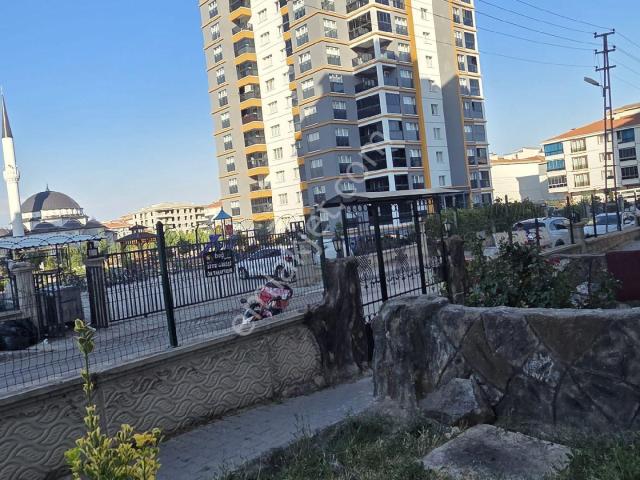 Kredi Limitsiz Site Dairesi 3+1 Y.giriş Geniş Balkonlu Nezih Temiz Bir Sitede