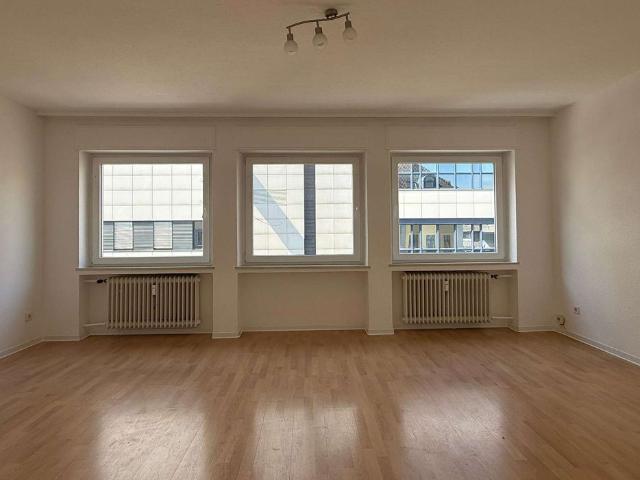 KREFELD CITY: HELLE 2 ZIMMERWOHNUNG MIT BALKON IM 2. OBERGESCHOSS