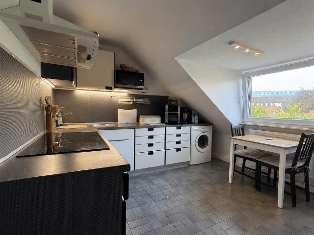 KREFELD CITY SCHÖNE DACHGESCHOSSWOHNUNG MIT 2 ZIMMERN & KÜCHE + GARAGE!