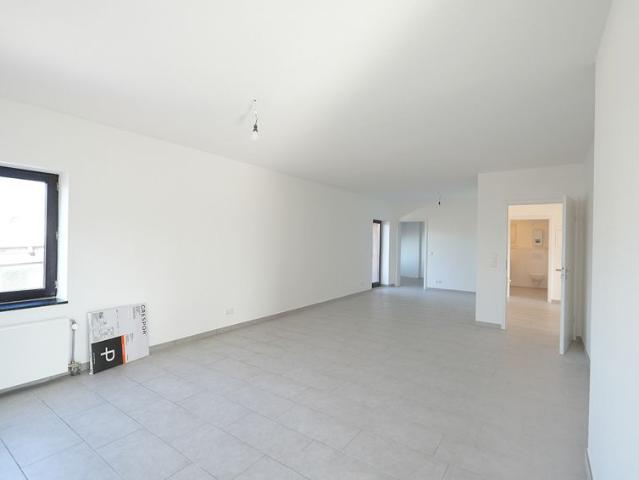 Krefeld Fischeln/Gewerbegebiet: Moderne, frisch sanierte 3 Zimmerwohnung mit Dachterrasse