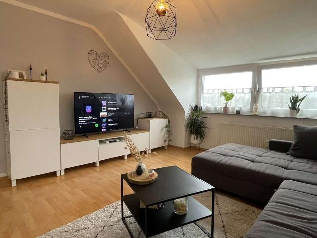 KREFELD LINDENTAL: SCHÖNE 3 ZIMMERWOHNUNG IM DACHGESCHOSS ALLGEMEINE GARTENNUTZUNG MIT GARAGE