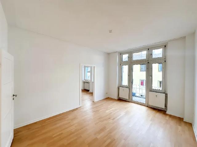 KREFELD STADTMITTE: SCHÖNE 3 ZIMMER WOHNUNG ZU MIETEN!