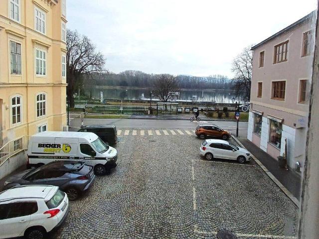 Krems Stein: extravagante, großzügige Mietwohnung in einem der ältesten, denkmalgeschützten Häuser Steins