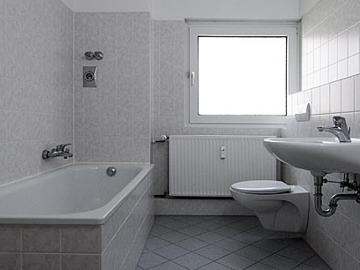 Kriemhildstr. 10, 1 R Schöne 3 Zimmer Wohnung mit Tageslichtbad