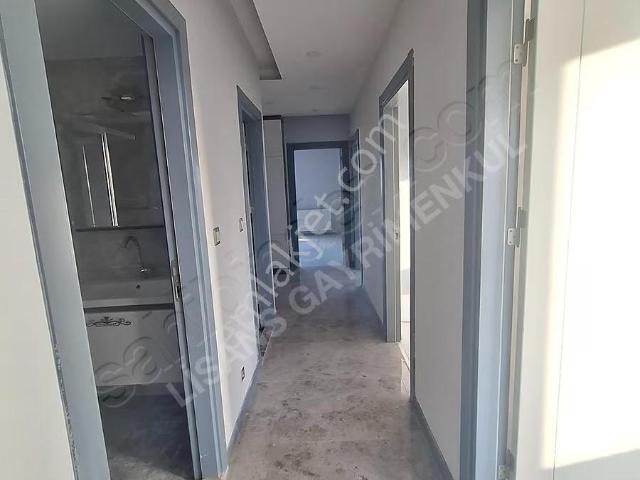 Kriminal_civarı_sitede_3+1_kapalı_mutfak_hatasız_gbk_geniş_yeni