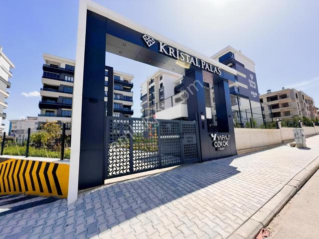 kristal Palace Satılık Arakat 4+1 Daire