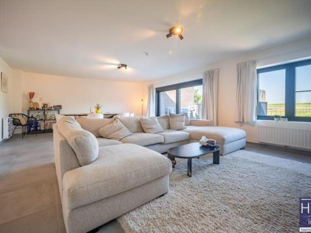 KRUISHOUTEM Ultra ruim triplex appartement GEEN SYNDIC