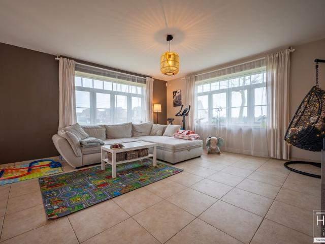 KRUISHOUTEM Zeer ruime woning met 5 slpk, vlakbij centrum!