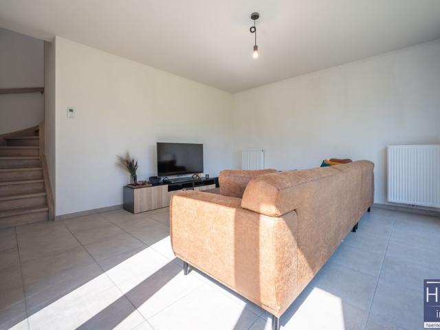 KRUISHOUTEM Instapklare woning op toplocatie, energiezuinig!