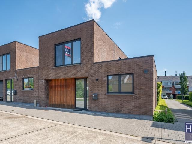 KRUISHOUTEM Instapklare woning op toplocatie, energiezuinig! € 990
