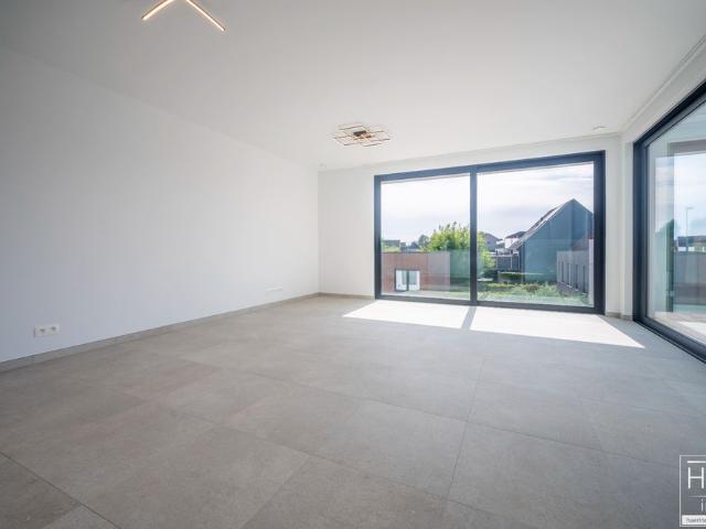 KRUISHOUTEM Luxueus NIEUWBOUW hoekappartement met 2 SLPK. en groot terras!