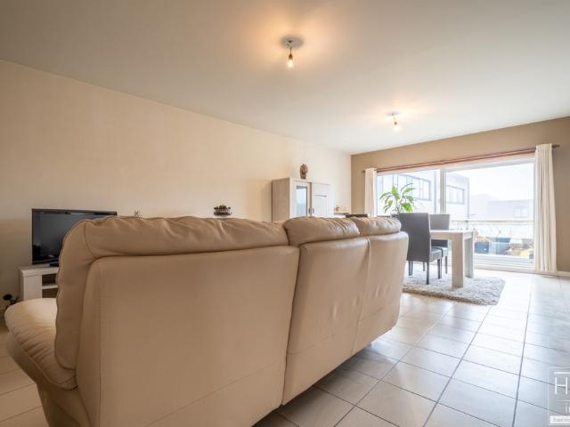 KRUISHOUTEM Ruim appartement met 2 SLPK. en ruim terras, GEEN SYNDIC!