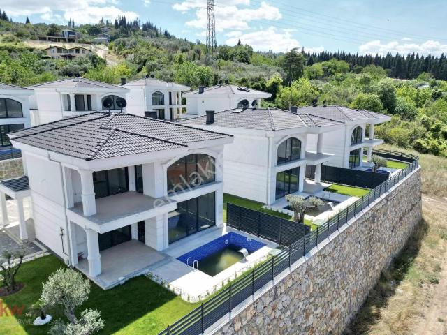 Kw Arven'den 4+1 300 M² Site İçi Havuzlu Deniz Manzaralı Villa