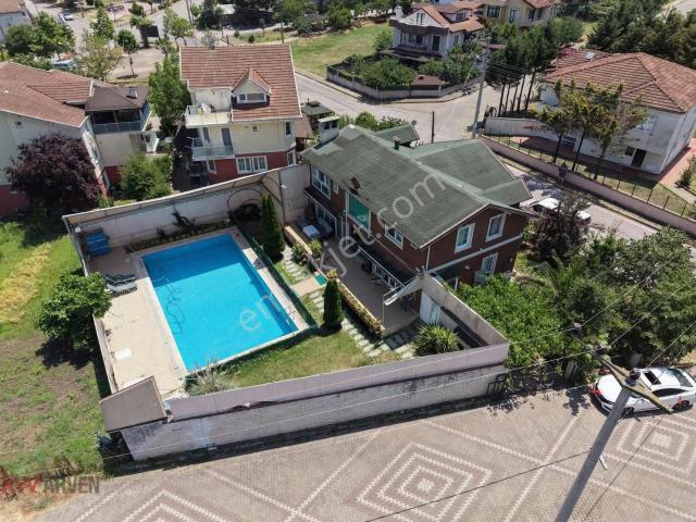 Kw Arven'den Başiskele Yeniköy'de Satılık Müstakil Havuzlu Villa