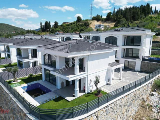 Kw Arven'den Site İçi Deniz Manzaralı 4+1 300m2 Havuzlu Villa
