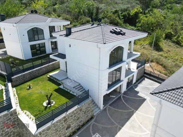 Kw Arven'den Site İçi Deniz Manzaralı 6+1 350m2 Havuzlu Villa