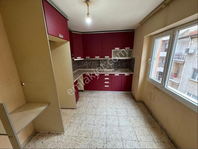 Kw’den Çarşı Merkezde Uygun Fiyatlı Kiralık 2+1 Daire