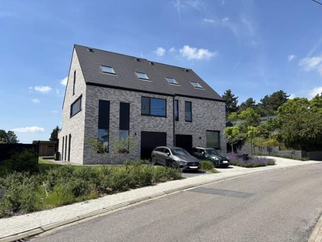 'Kwadraat' woning met tuin en inpandige garage te Haasrode!