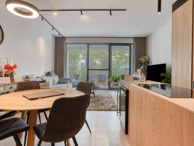 Kwalitatief afgewerkt appartement met zicht over de lanen.